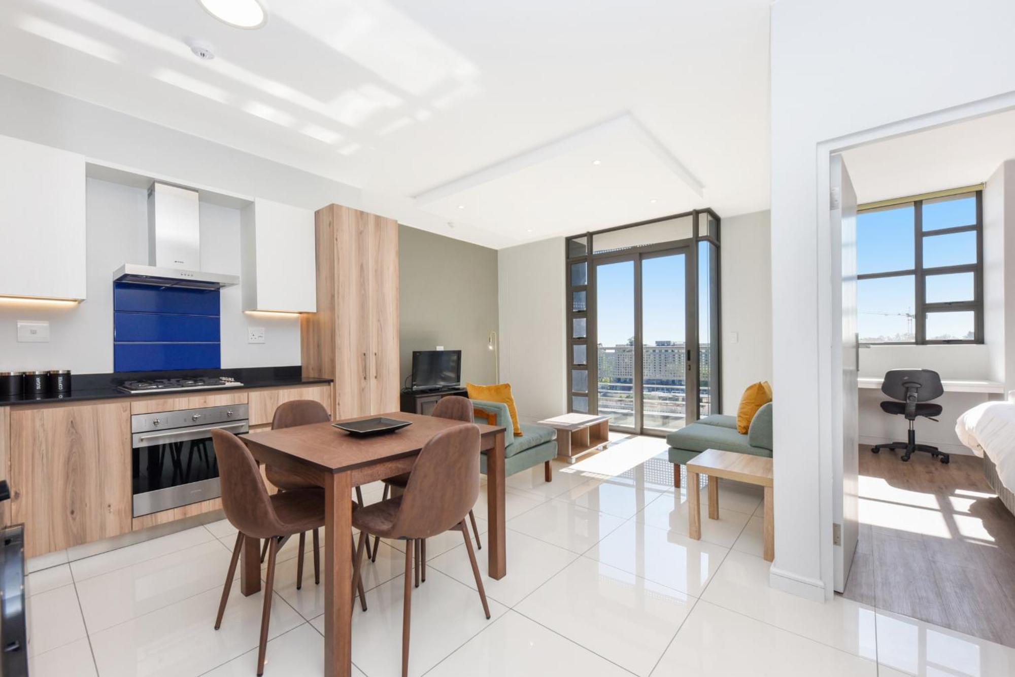 The Median Rosebank Luxury Apartment - Building With Generator Йоханесбург Екстериор снимка