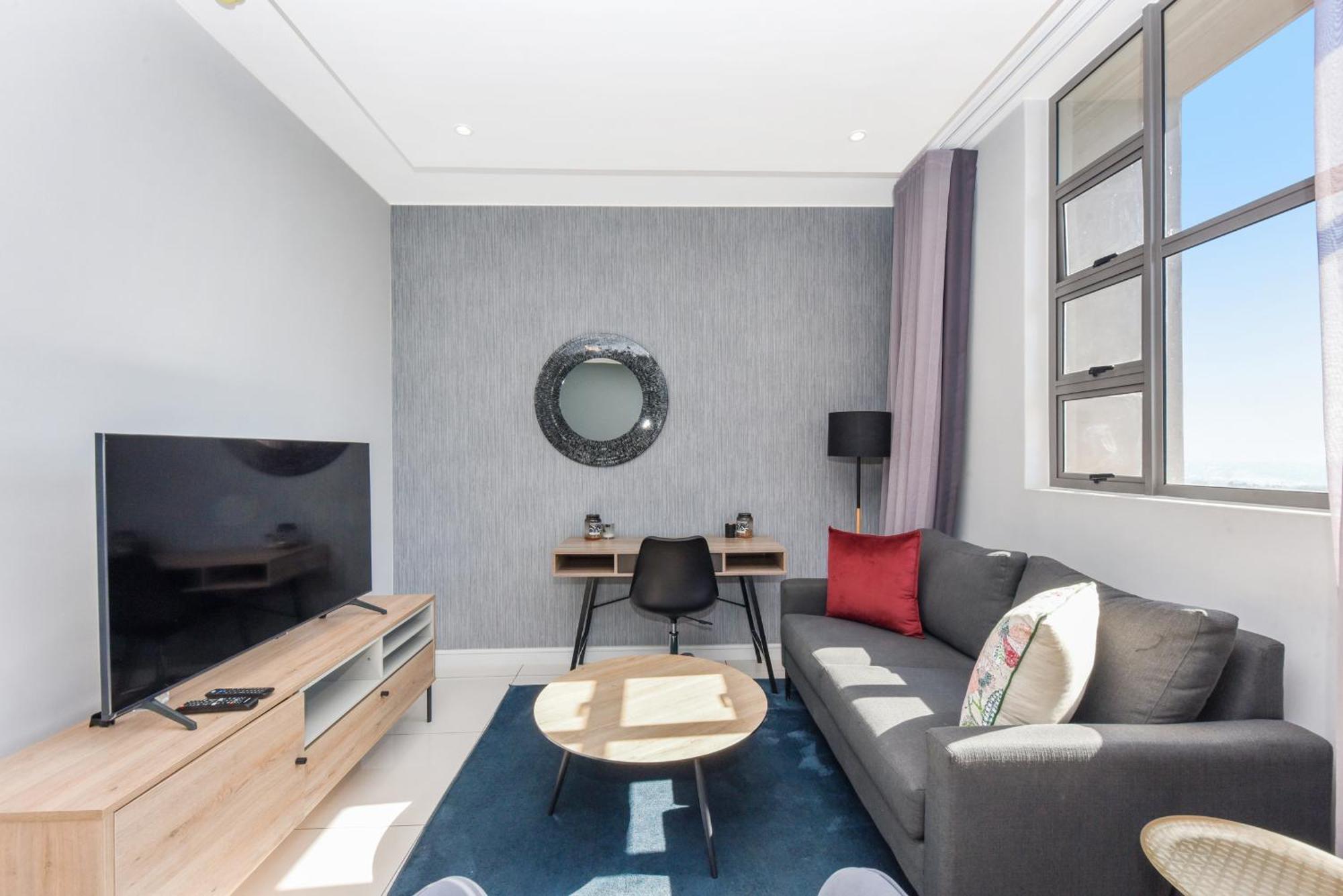 The Median Rosebank Luxury Apartment - Building With Generator Йоханесбург Екстериор снимка