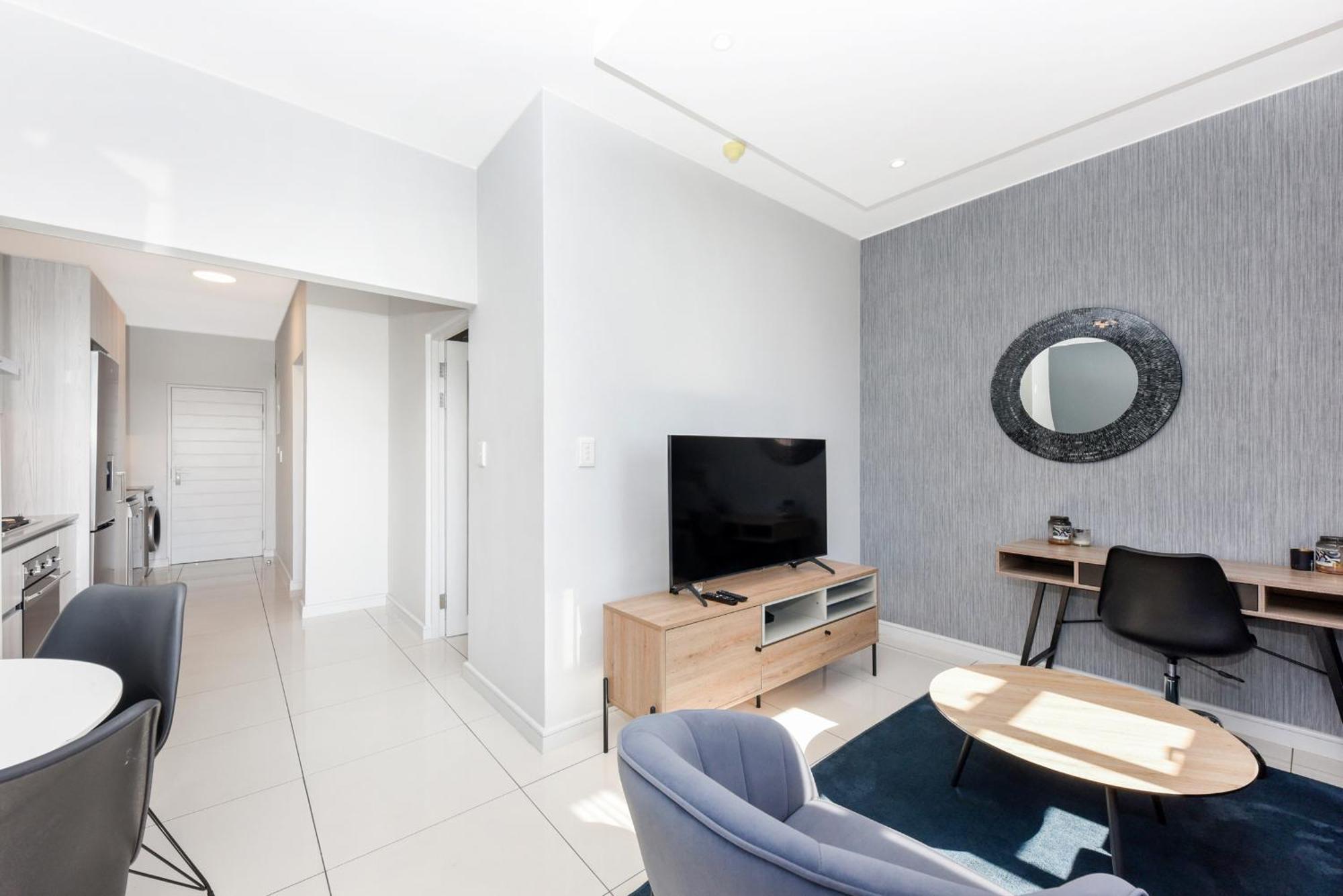 The Median Rosebank Luxury Apartment - Building With Generator Йоханесбург Екстериор снимка